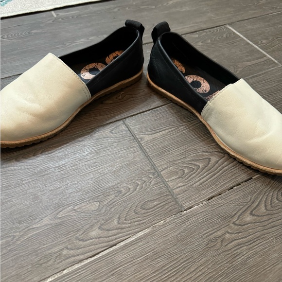 Sorel Ella Slip on shoes- size 7.5 - Picture 4 of 5